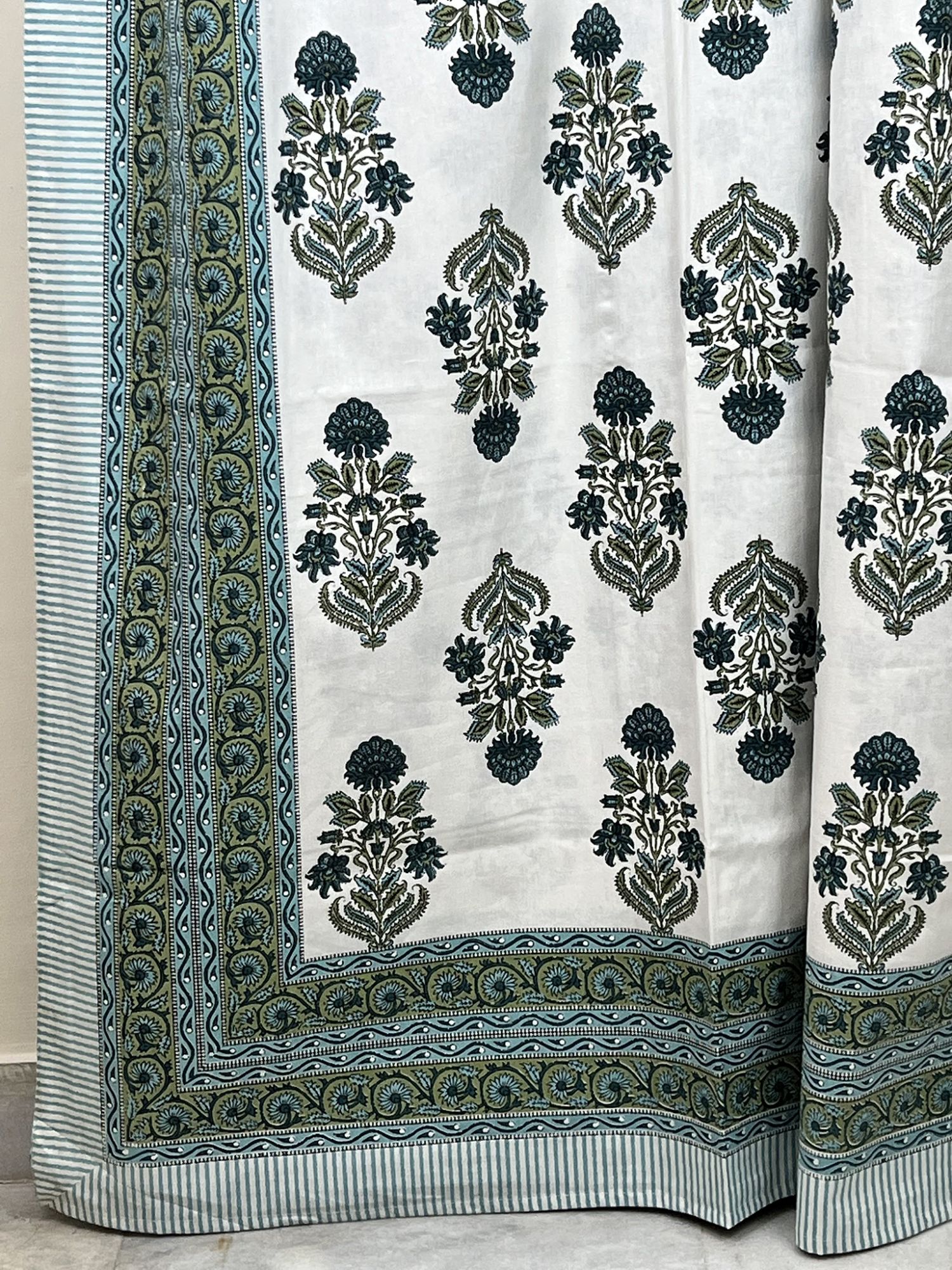 Raahat Poppy Baageecha Pure Cotton Queen Size Bedsheet Green