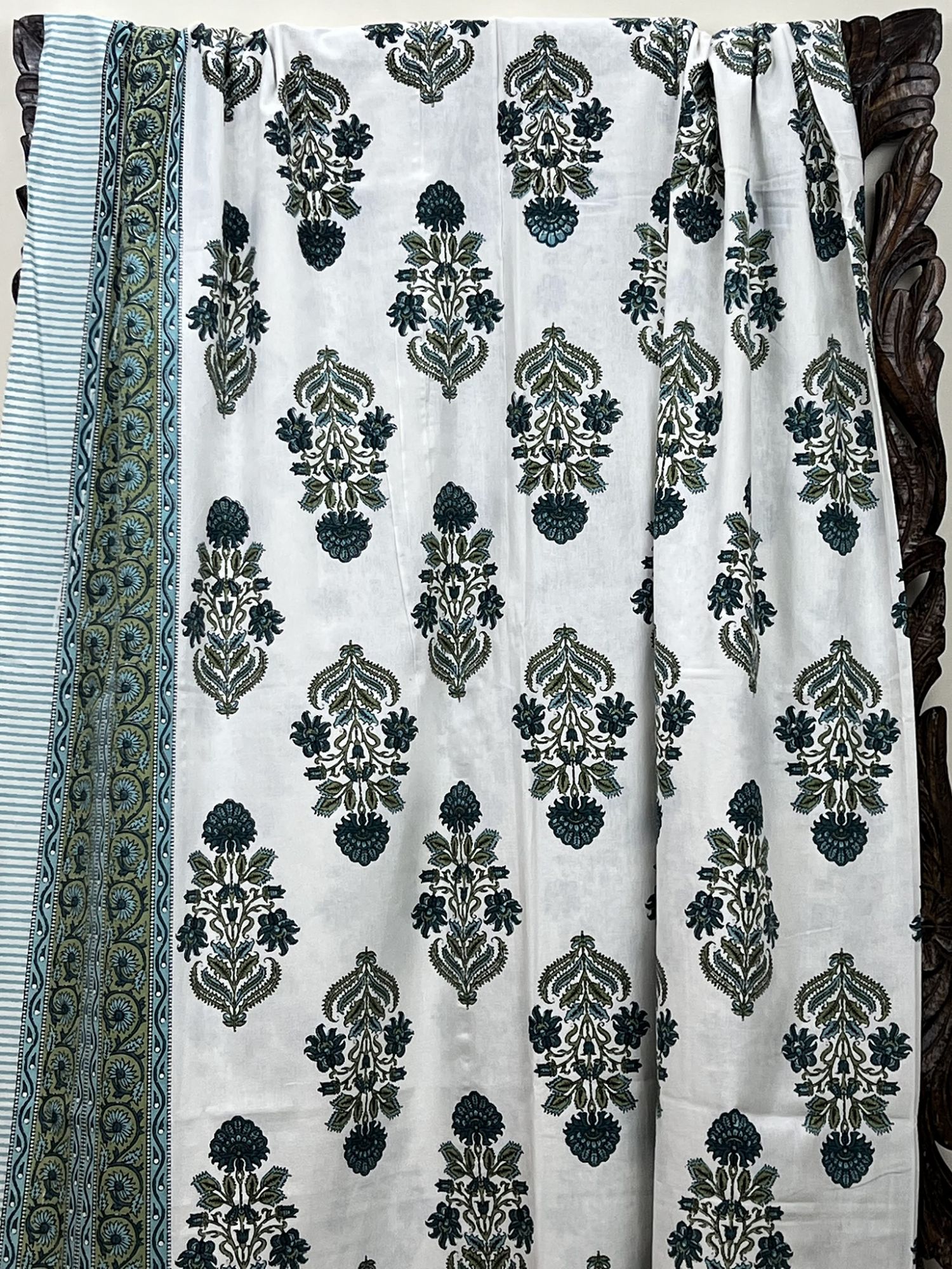 Raahat Poppy Baageecha Pure Cotton Queen Size Bedsheet Green