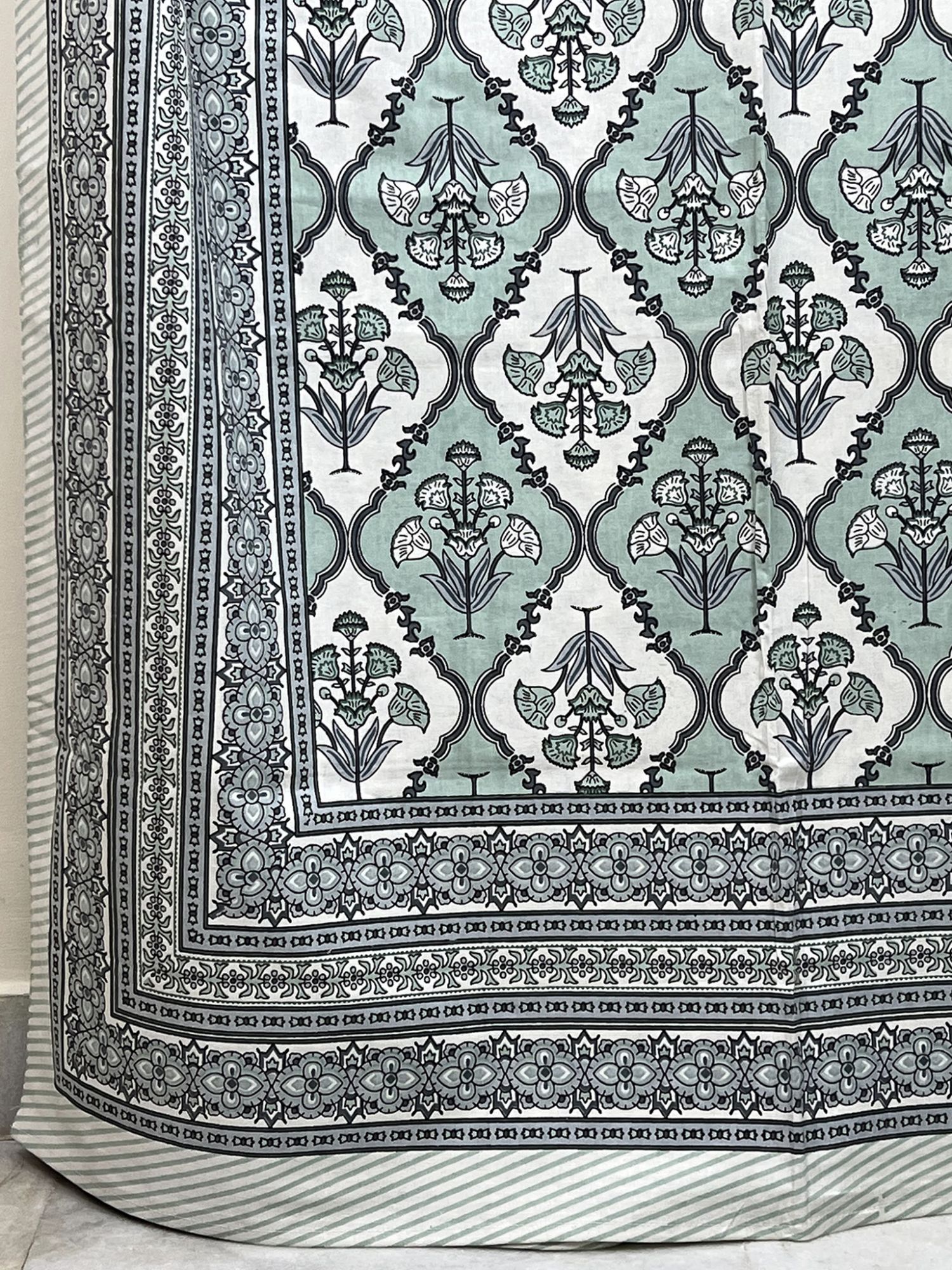 Raahat Zoya Pure Cotton Queen Size Bedsheet