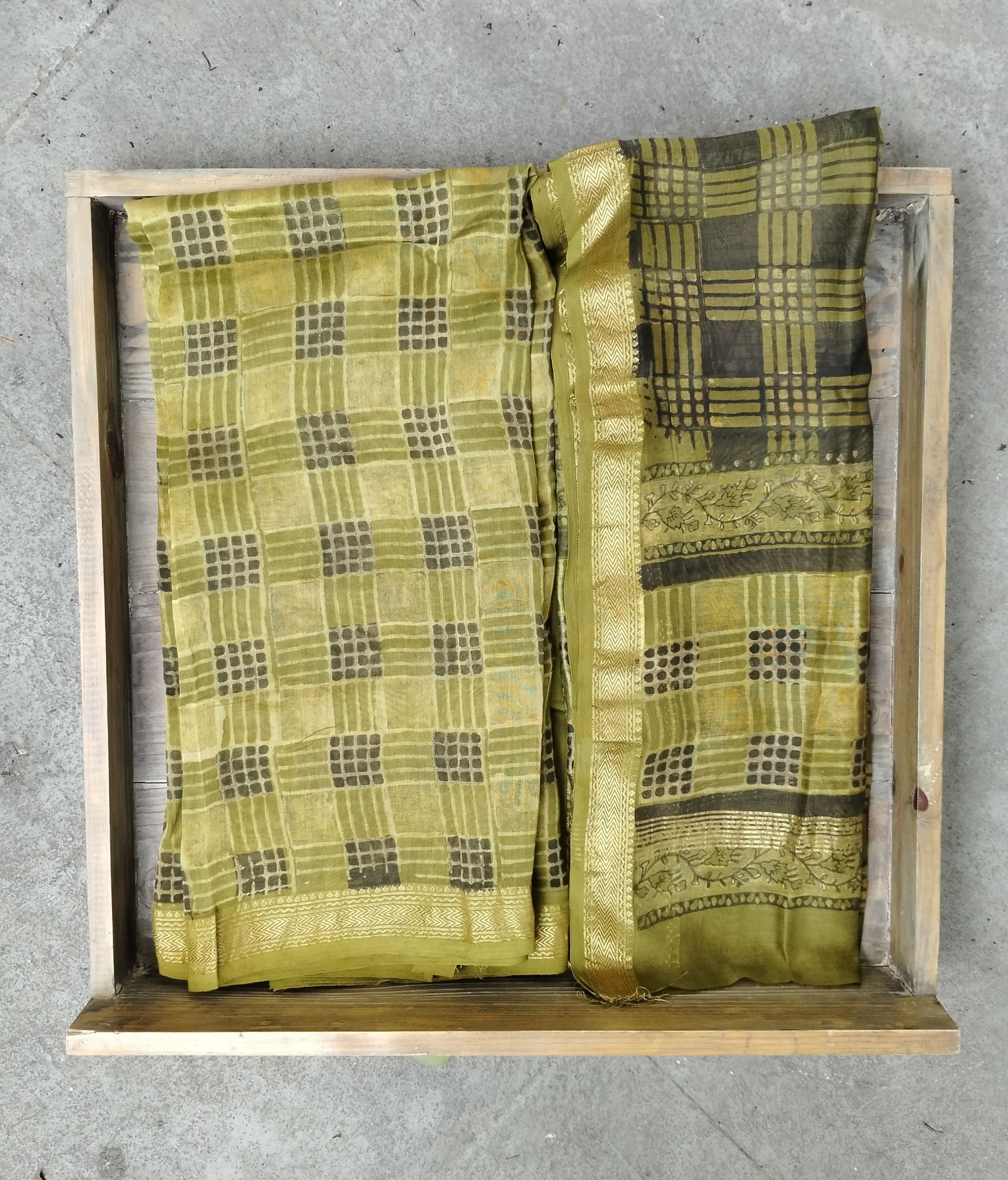 Maheshwari Silk Unstitched Dress Material