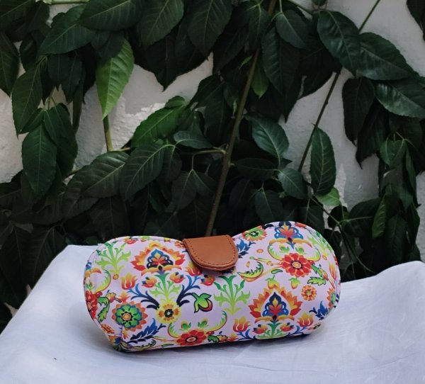 Spectacle pouch/holder