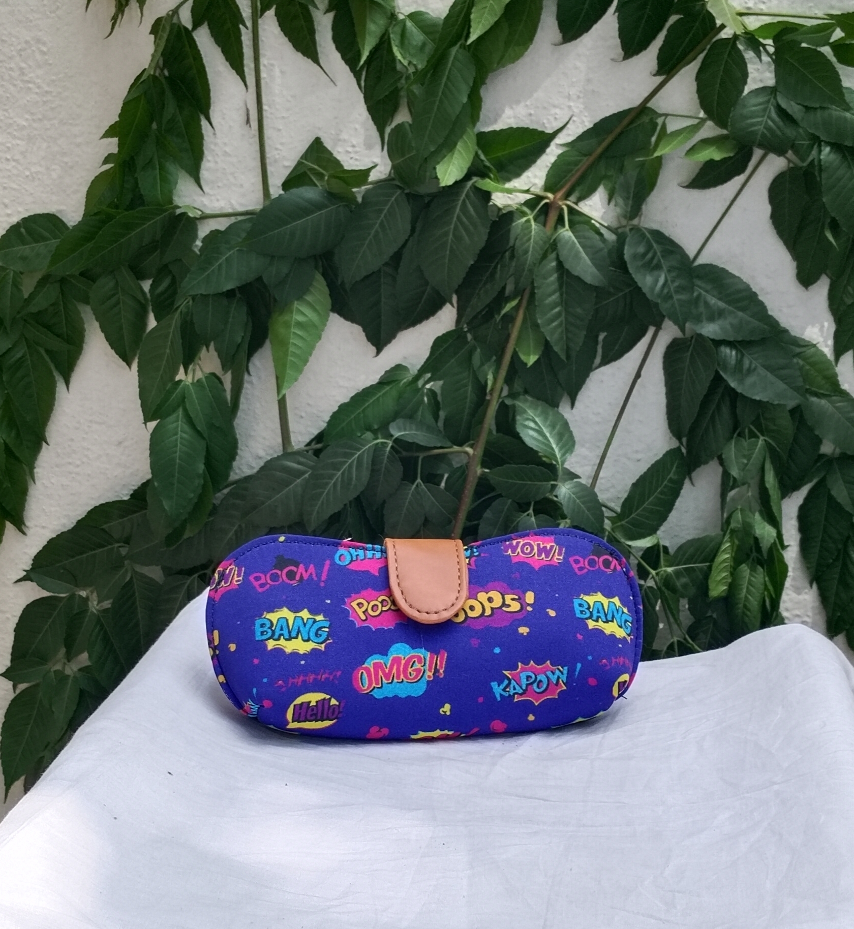 Spectacle pouchholder