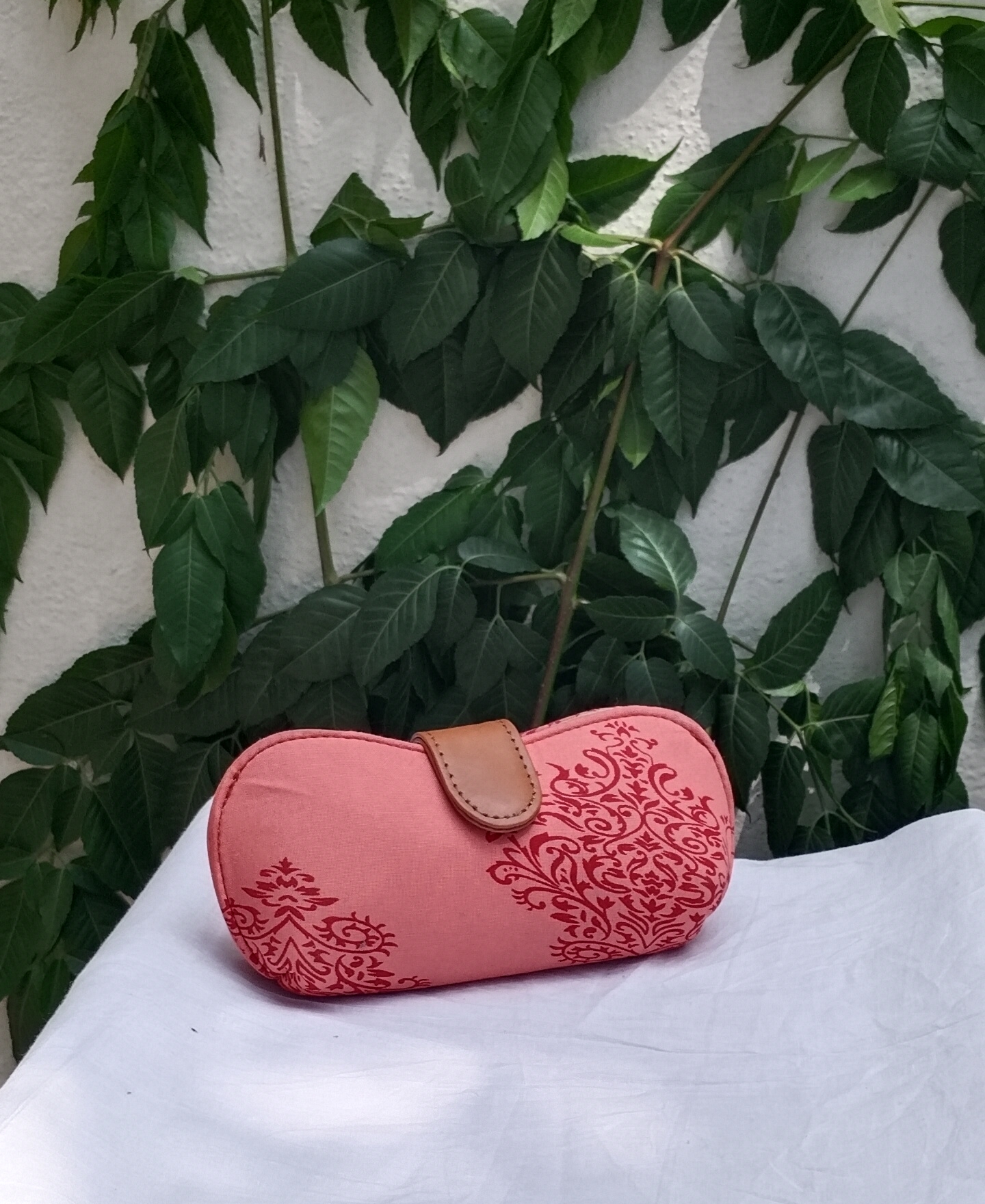 Spectacle pouchholder