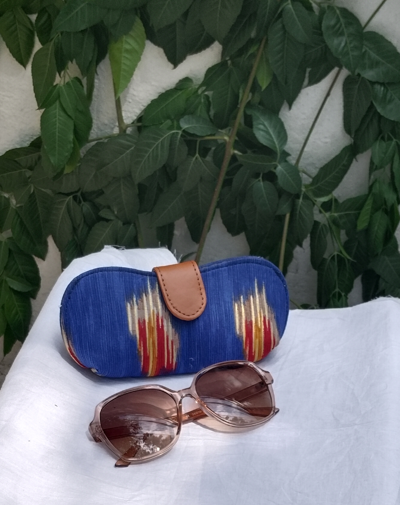 Spectacle pouchholder