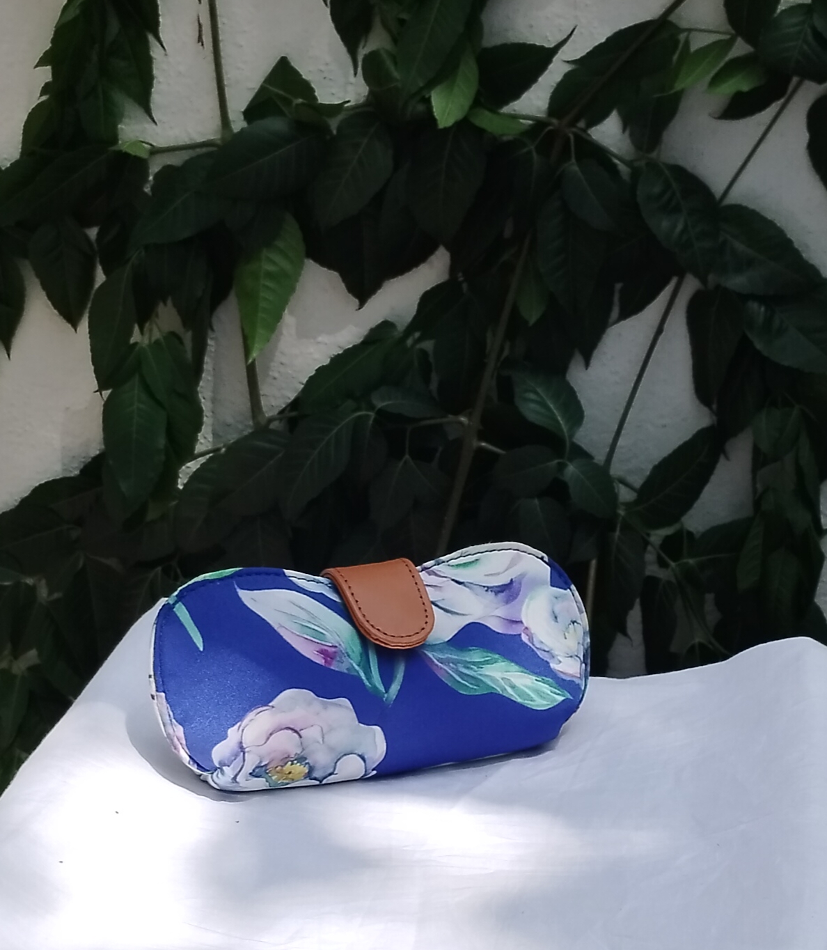 Spectacle pouchholder