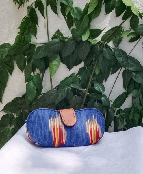 Spectacle pouch/holder