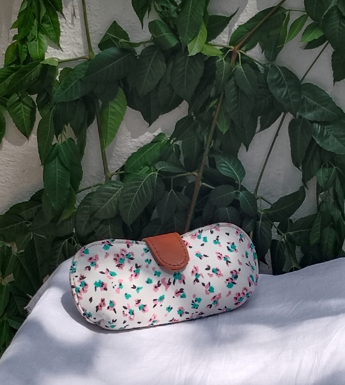 Spectacle pouchholder