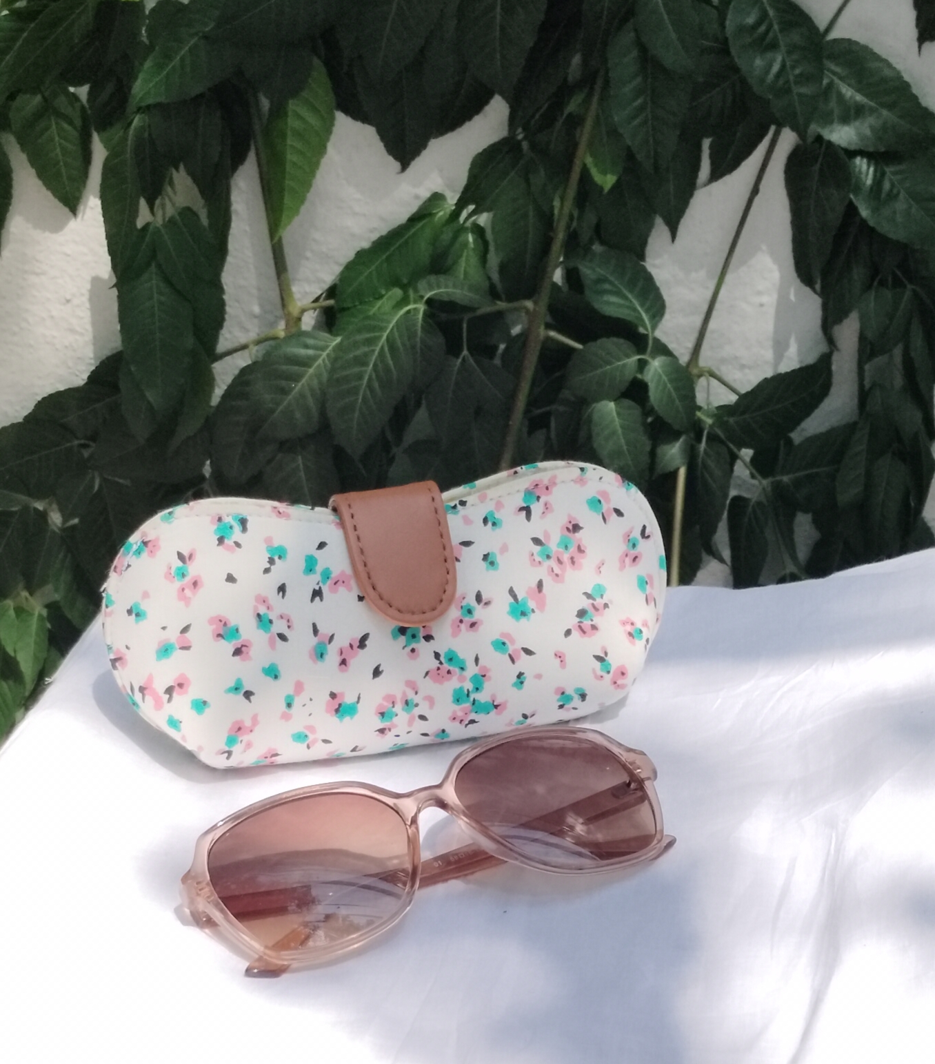 Spectacle pouchholder