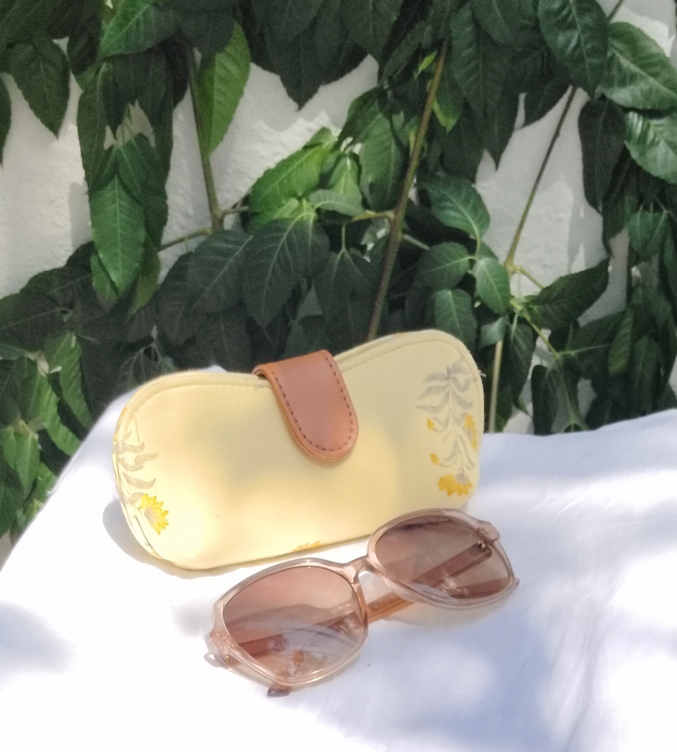 Spectacle pouchholder