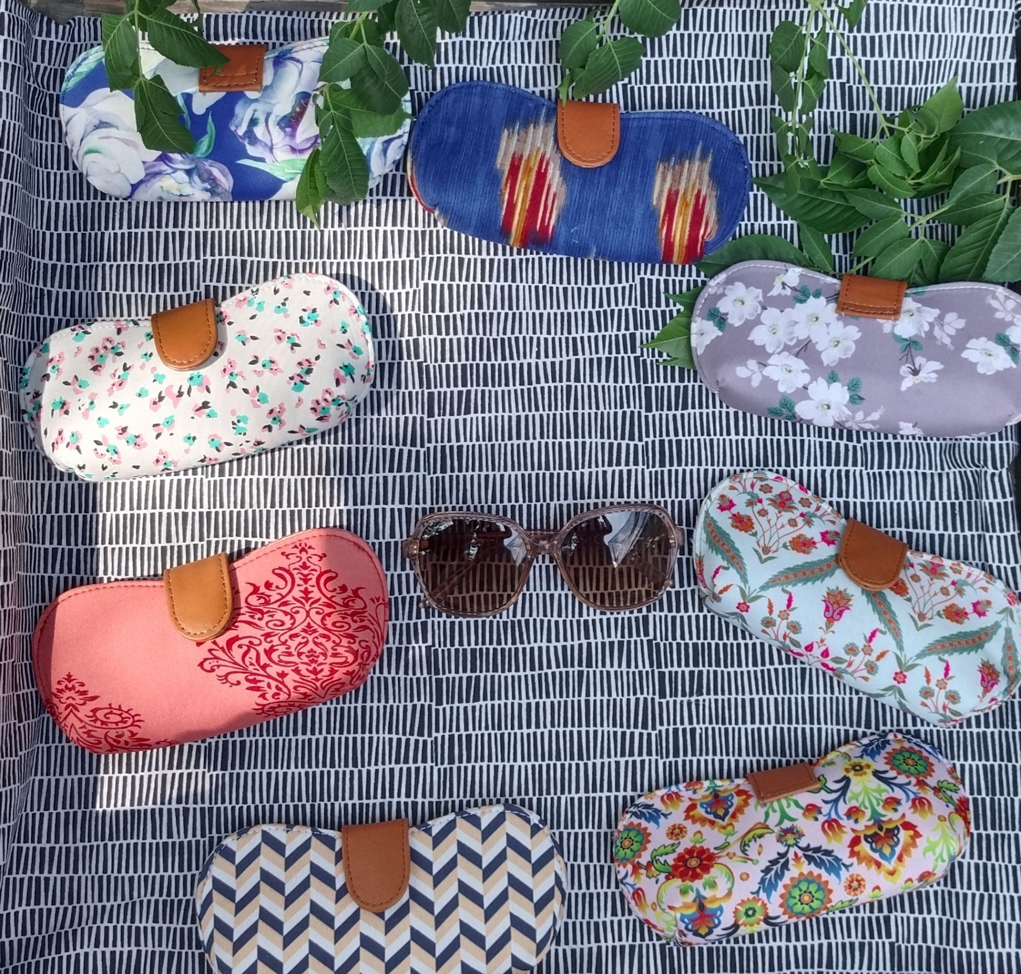 Spectacle pouchholder