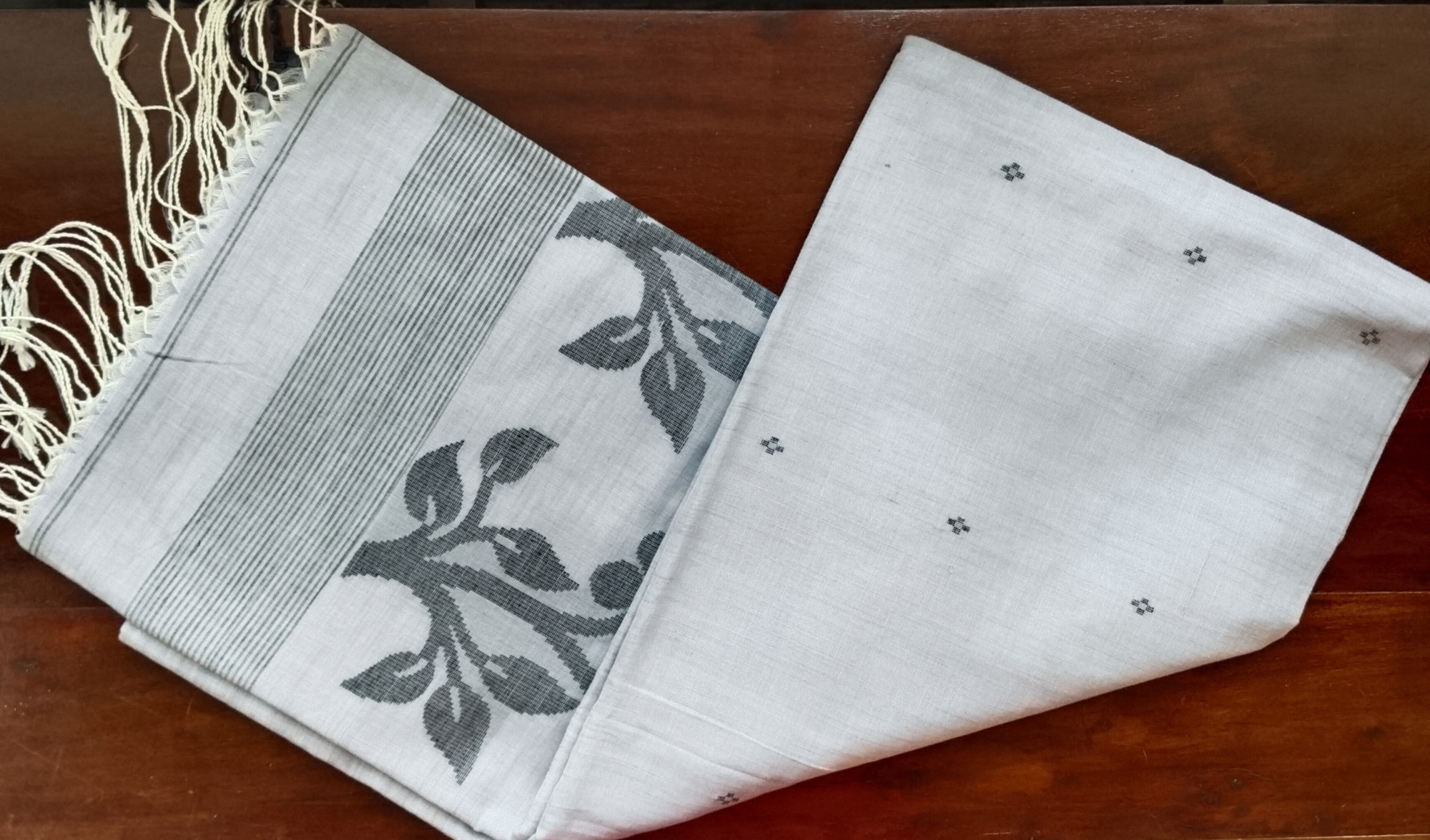 Hand Woven Jhamdani Weave Saree