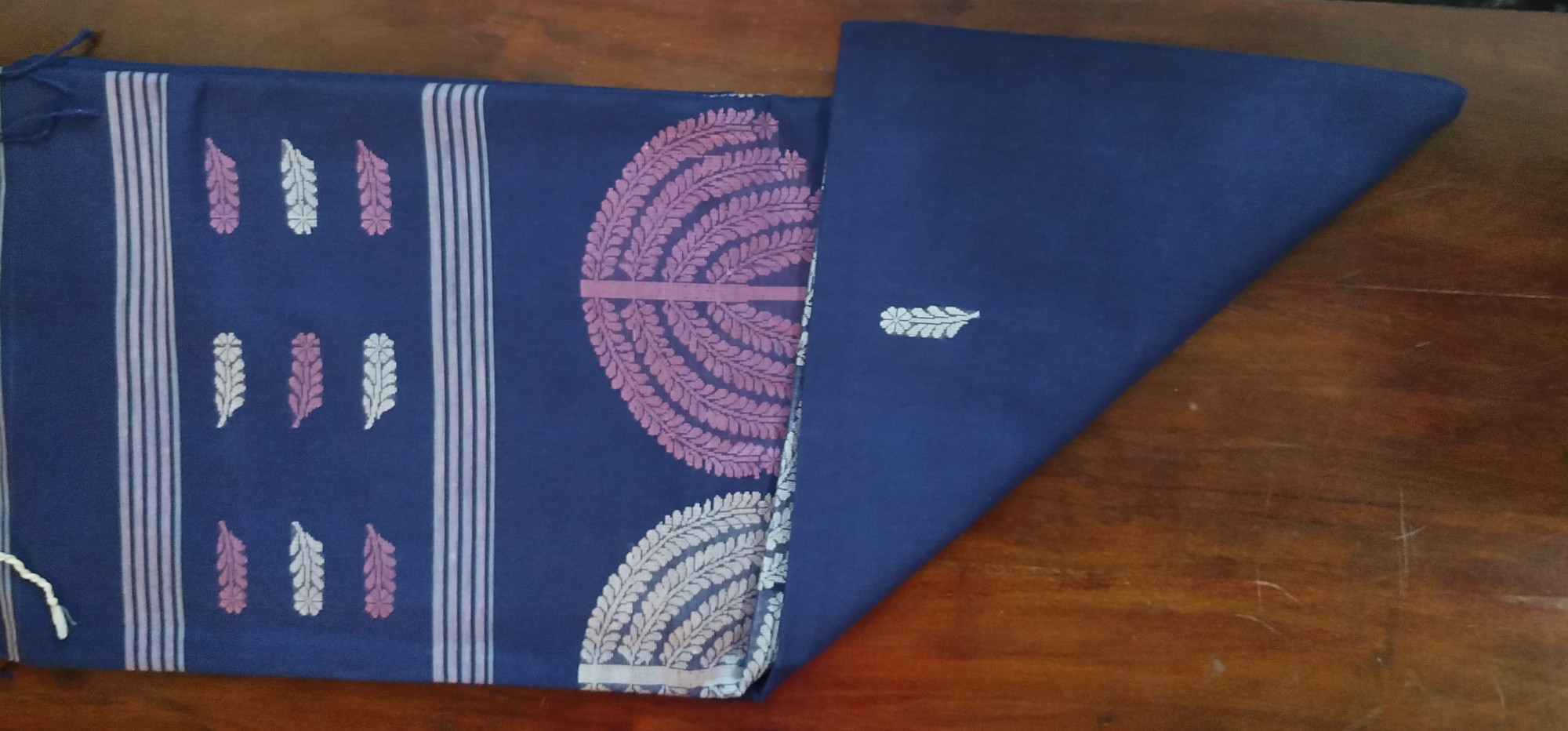 Hand Woven Jhamdani Weave Saree