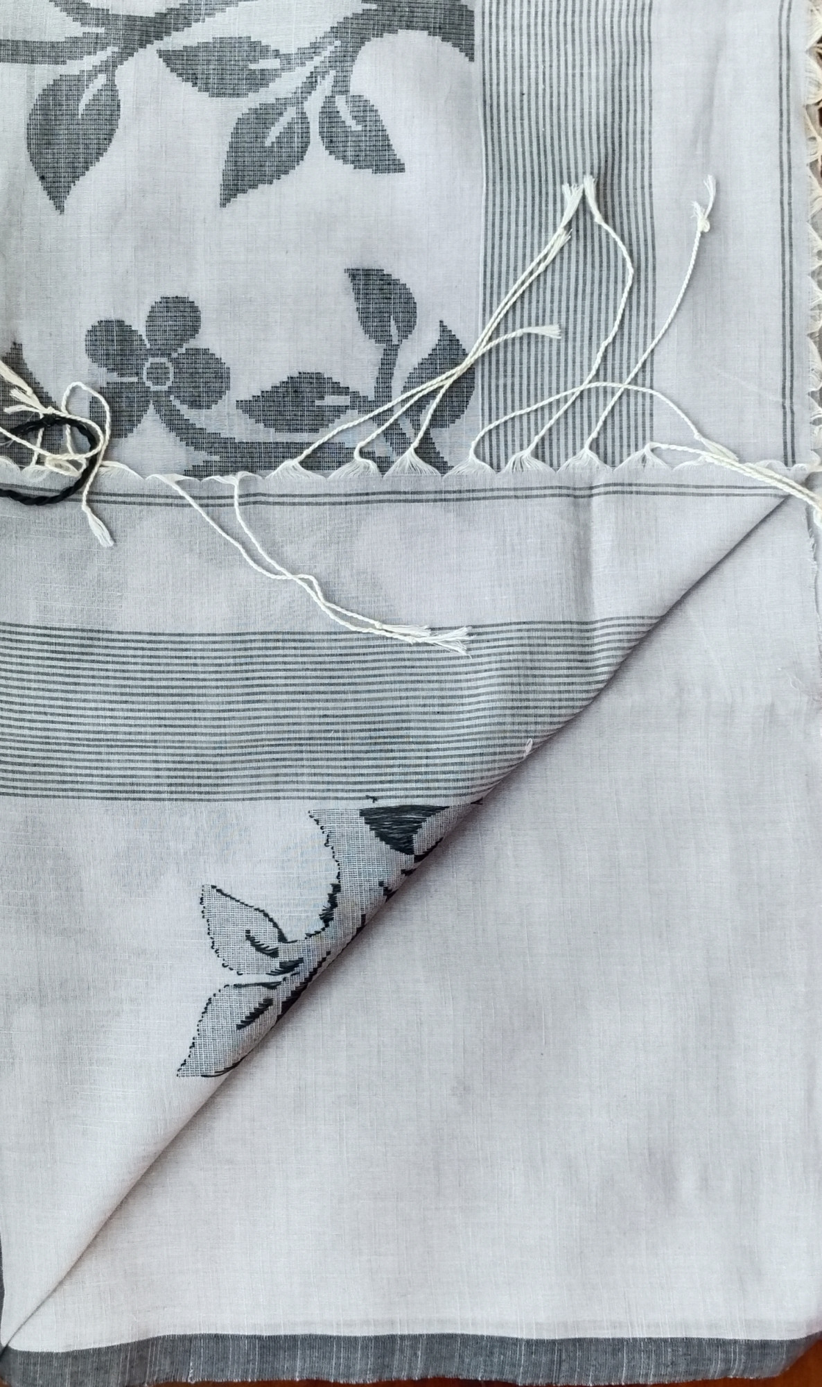 Hand Woven Jhamdani Weave Saree