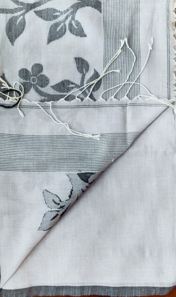 Hand Woven Jhamdani Weave Saree