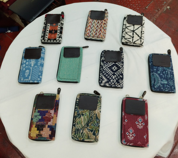 Jacquard Cotton Wallets With Mobile Pouch