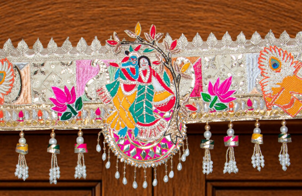 EXCLUSIVE MULTI THREAD GOTA PATTI BEADED RADHA KRISHNA  BANDARWAL TORAN HOME DECORE