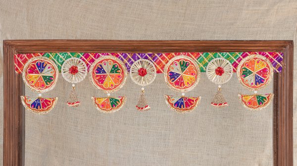 Home Genie Traditionele Bandarwal Toran – Handgemaakt Deurhangsel Met Bloemen & Parels – Voor Diwali, Feesten, Huisdecoratie