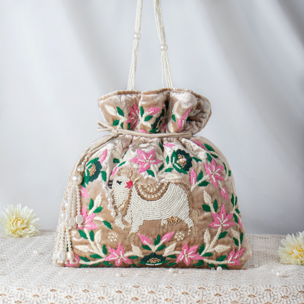Luxury Velvet Potli Bag with Nandi Thread Embroidery – Handcrafted Ethnic Bag ?✨