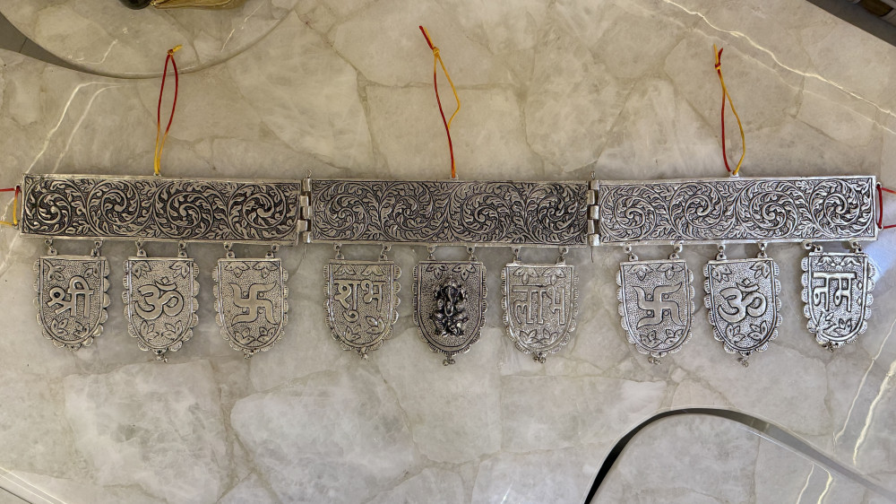 Image of Heavy White Metal Bandarwal with Oxidized Finish | 42 Inches
