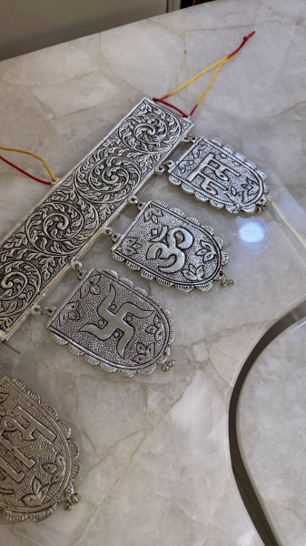 Heavy White Metal Bandarwal with Oxidized Finish | 42 Inches