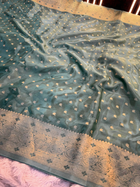 Pure Viscose Crape Silk Saree with Banarasi Zari Richpallu