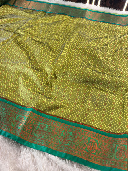 Banarasi Satin Silk Tanchoi Dual Tone Copper Zari Saree