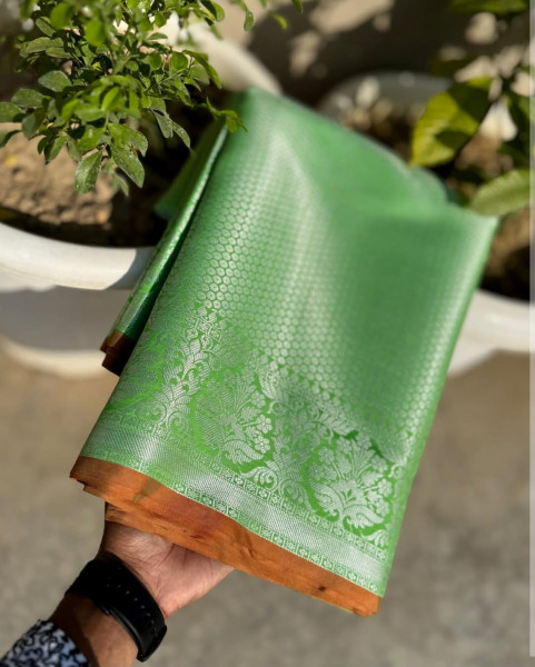 Janhvi Kapoor Mam Inspired Banarasi Soft Silk Silver Zari Saree