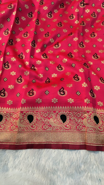 Banarasi Silk Saree With Zari and Meenakari Work