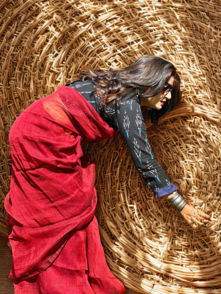 Pihu: Red Handwoven Linen Saree