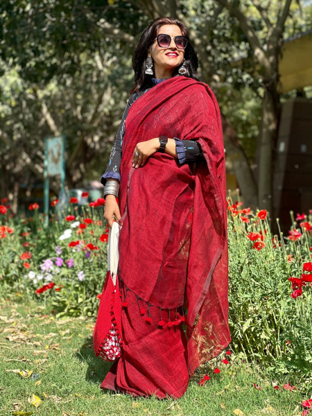 Image of Pihu: Red Handwoven Linen Saree