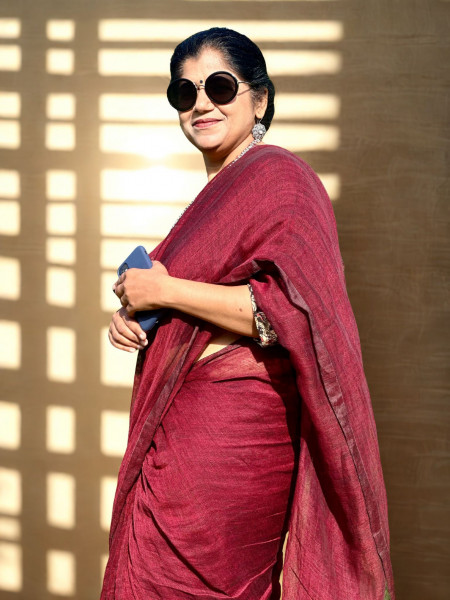 Suvarna : Maroon Handwoven Linen Saree