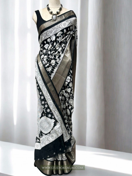 Padma : Black and White Figure Print Zari Border Soft Kanchi Pattu Silk Saree With Blouse