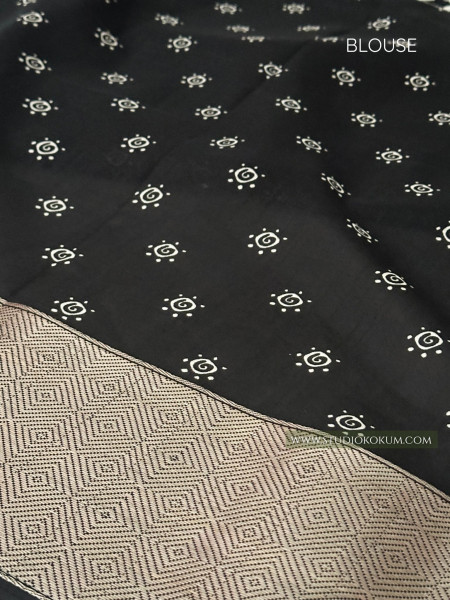 Padma : Black and White Figure Print Zari Border Soft Kanchi Pattu Silk Saree With Blouse