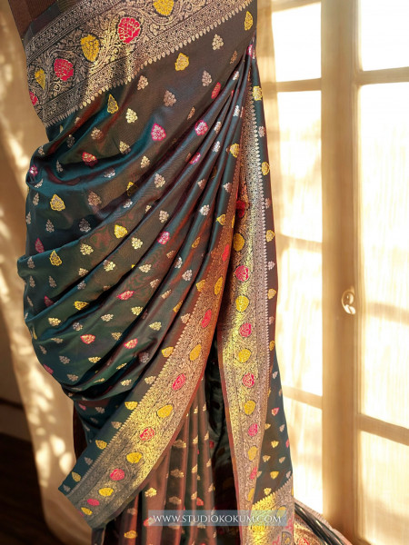 Mallika : DUAL TONE BROWN MEENAKARI BANARASI SILK SARI