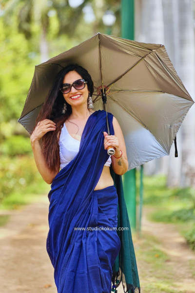 Deep Water Coral : Green Blue Cotton Plain Saree With Tassels