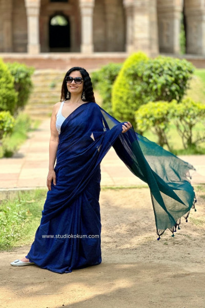Deep Water Coral : Green Blue Cotton Plain Saree With Tassels