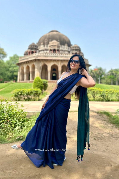 Deep Water Coral : Green Blue Cotton Plain Saree With Tassels