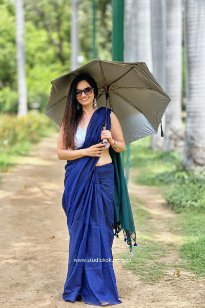 Deep Water Coral : Green Blue Cotton Plain Saree With Tassels