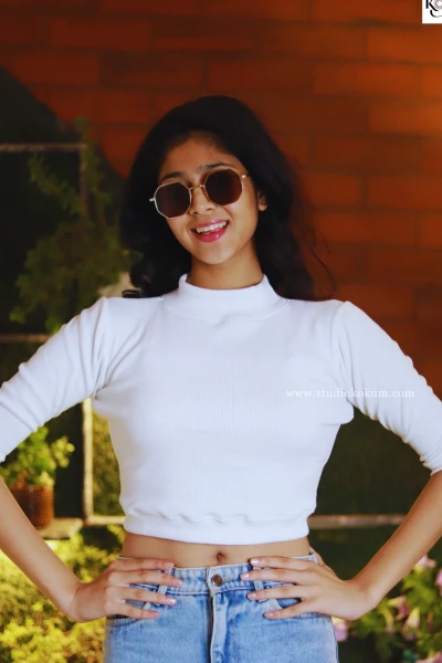 Elbow Sleeves Stretchable Blouse in White Colour