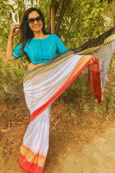 It's Snowing at Night - Handwoven Pure Cotton Contrast Anchal Saree