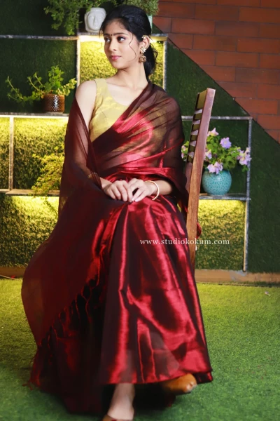 Kumkum - Maroon Saree Plain (Mul Tissue)