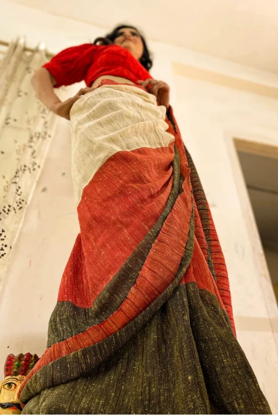 Lal Kinara - Beige, Black N Red Handloom Jute Cotton Saree