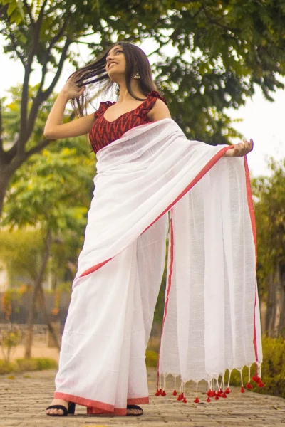 Shiuli – Handloom Cotton White Red Saree