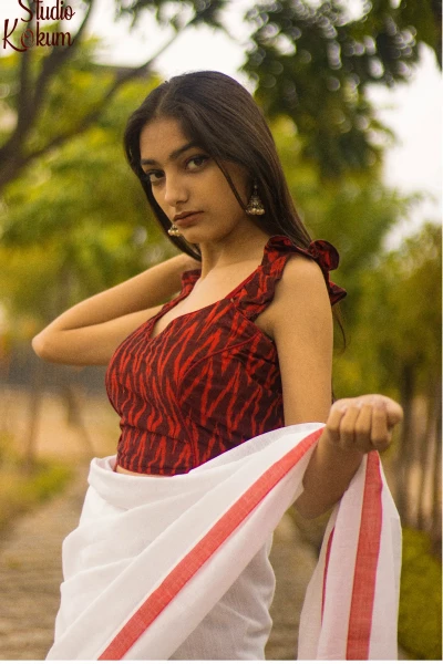 Shiuli – Handloom Cotton White Red Saree