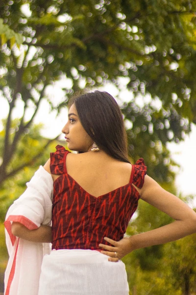 Shiuli – Handloom Cotton White Red Saree