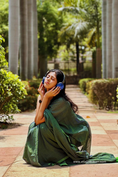 Urvi : Olive Colour Soft Mul Cotton Saree