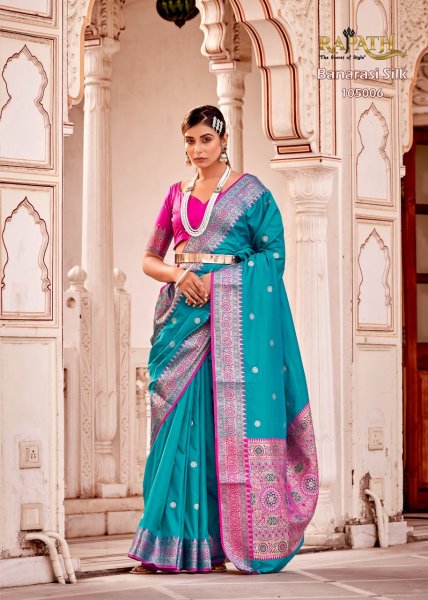 Image of Pure Banarasi Silk Designer Pallu With Rich Zari Weaved Border Saree