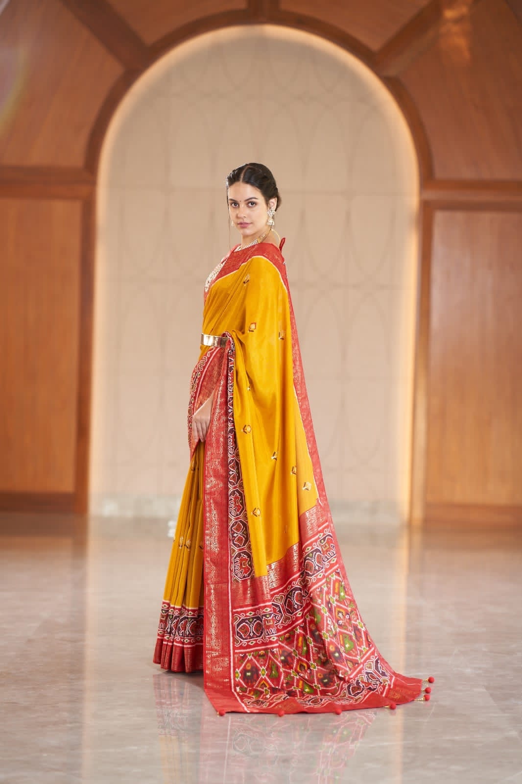 Munga Crepe Banarasi Silk Foil Border Rich Zari Foil Weaved Pallu Saree