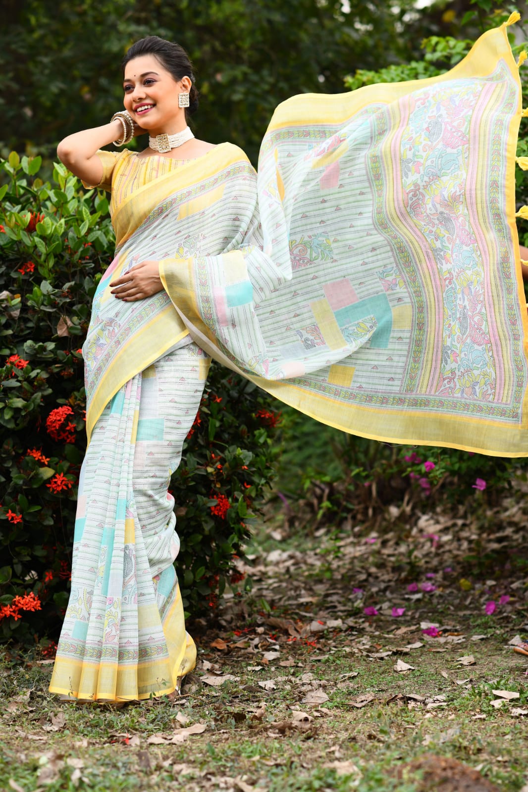 Linen Digital Print Body Pallu With Zari Border And Tassels Saree