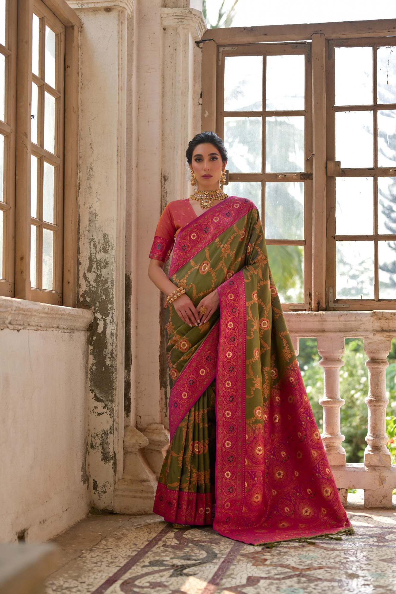 Mehendi Green Pure Banarasi Silk Contrast Zari Meenakari Rich Weaved Pallu Border Saree